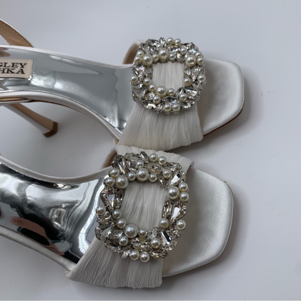 NWOB Badgley Mischka Women's Nixie Peep Toe Stiletto sandal-soft white SZ6 1407 - Picture 5 of 9